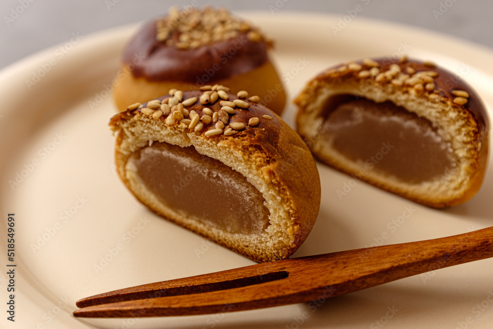 Chestnut Manju, a sweet pastry with chestnut paste Chestnut Manju, a sweet pastry with chestnut paste