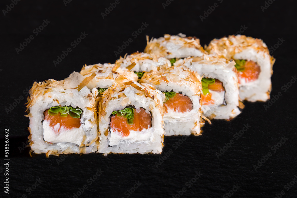 Roll with sprinkles, rice, nori, onion, salmon and cream cheese Roll with sprinkles, rice, nori, onion, salmon and cream cheese
