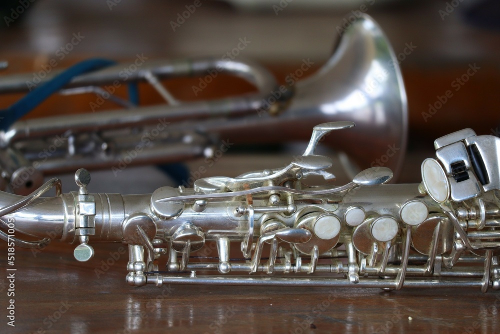 Obraz premium saxophone on the table