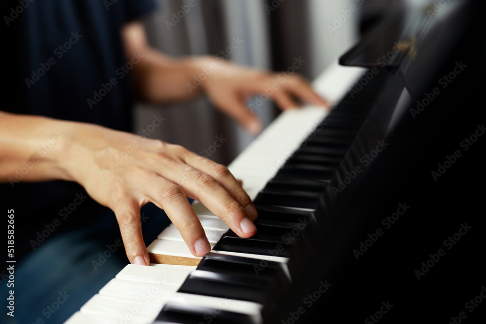Obraz premium close up of hand people man musician playing piano keyboard with selective focus keys. can be used as a background..
