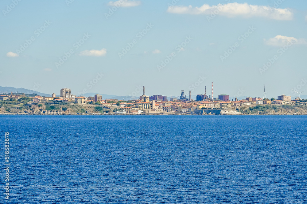 Piombino, Hafenstadt, Hafen, Altstadt, Hafen, Fähre, Fährhafen, Industrie, Altstadthäuser, Toskana, Toskanischer Archipel, Meer, Sommer, Italien