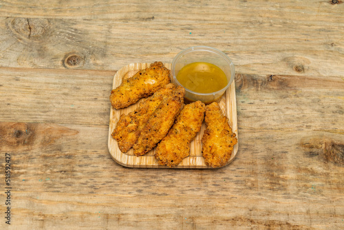Chicken wings are made from meat cut from the breast, although this is not always the case and it is common to use processed minced meat.