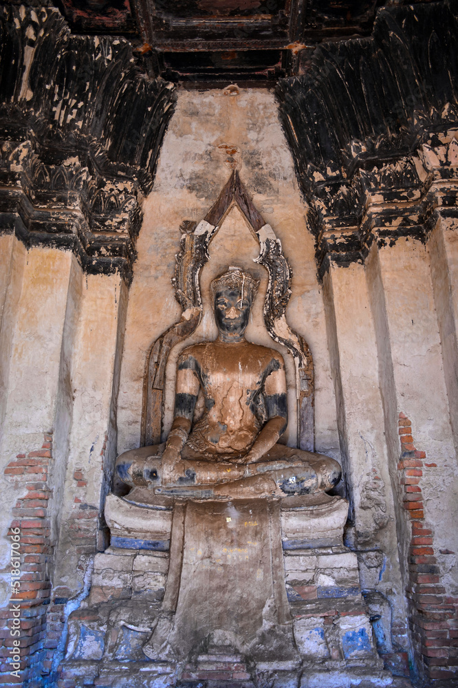 Obraz premium buddha statue at temple