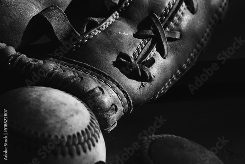 Cuadro en lienzo Retro grunge baseball glove with ball for sports equipment closeup in black and white