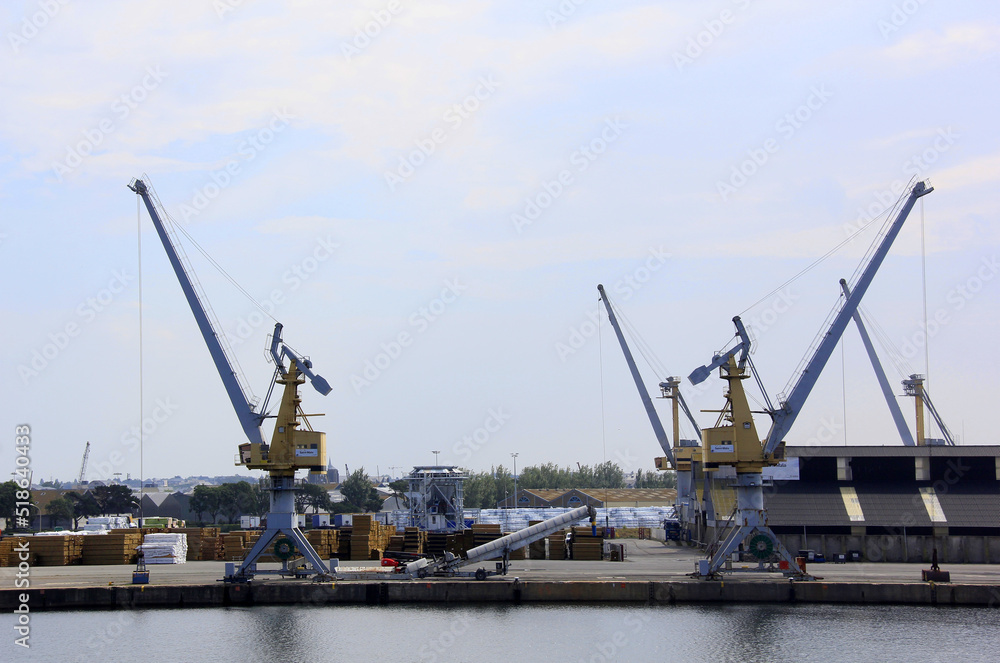 dans la zone portuaire