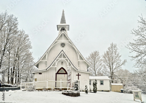 Fotobehang church in the snow
