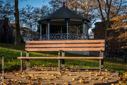Fotografía Empty Bench in Fall