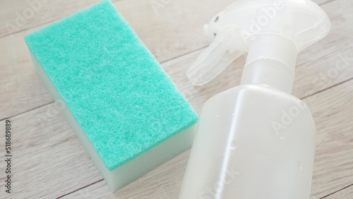 スポンジとスプレーのお掃除うグッズ