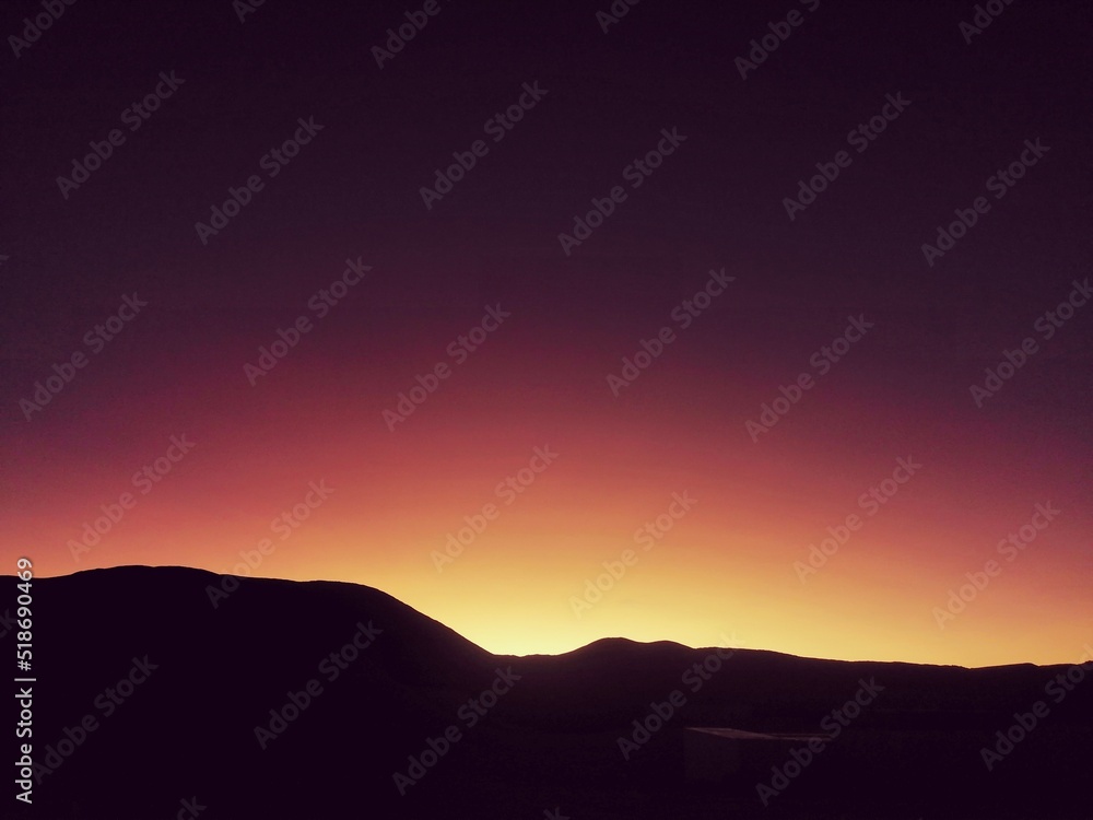 Obraz premium Amanecer en el campo