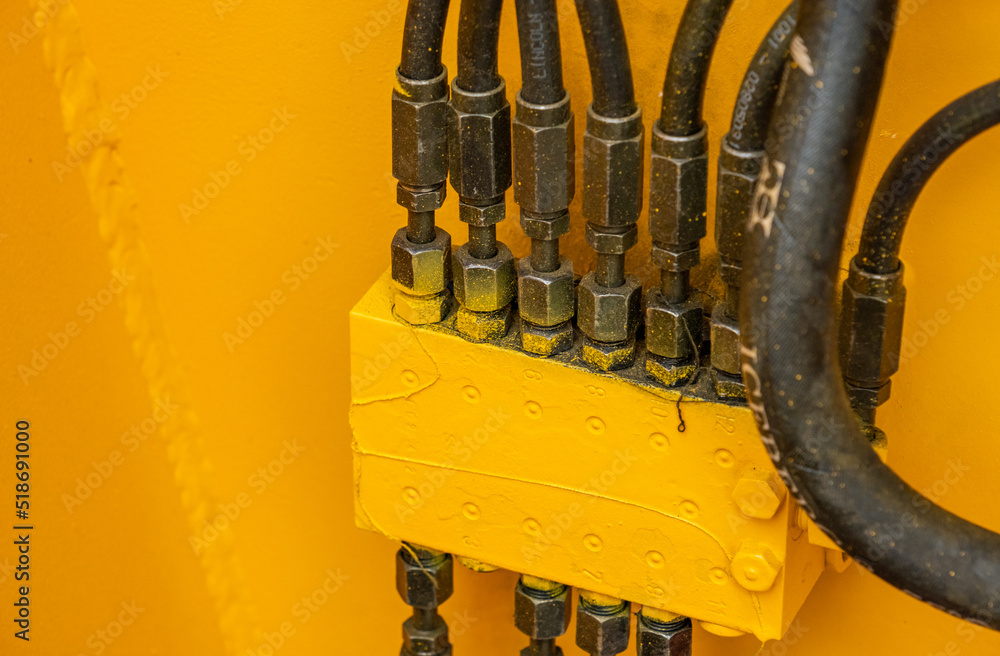 Hydraulics pipes and nozzles, tractor or other construction equipment
