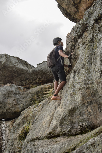 Joven escalando montañas rocosas - Piedras del Chivo Negro, Cundinamarca, Colombia photo