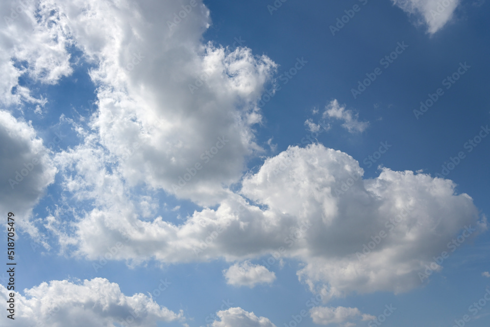 Naklejka premium blue sky with clouds 2021年9月東京四谷上空の空