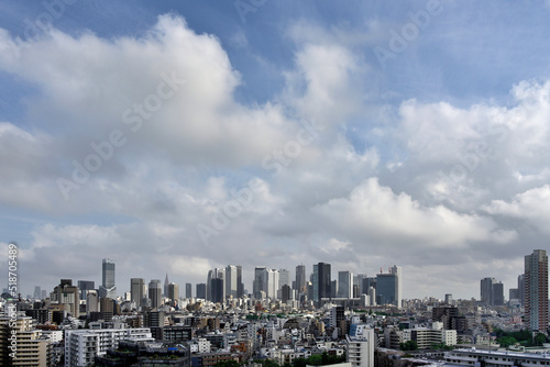 2022年5月27日16時頃、新宿の高層ビル群を撮影。 © 本松 昭茂 