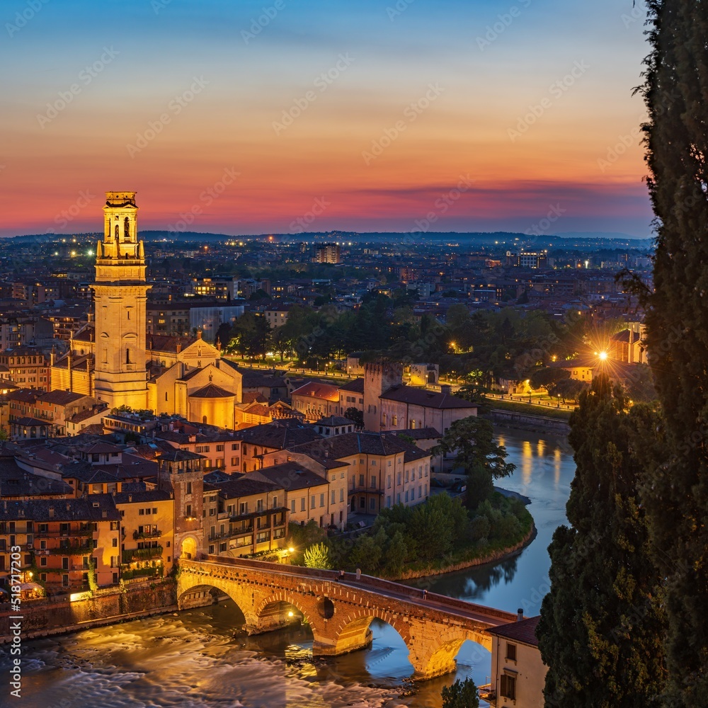 Obraz premium Verona historical city centre, Ponte Pietra bridge across Adige river