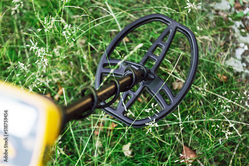 Εκτύπωση καμβά metal detector in action hovering over green grass close-up
