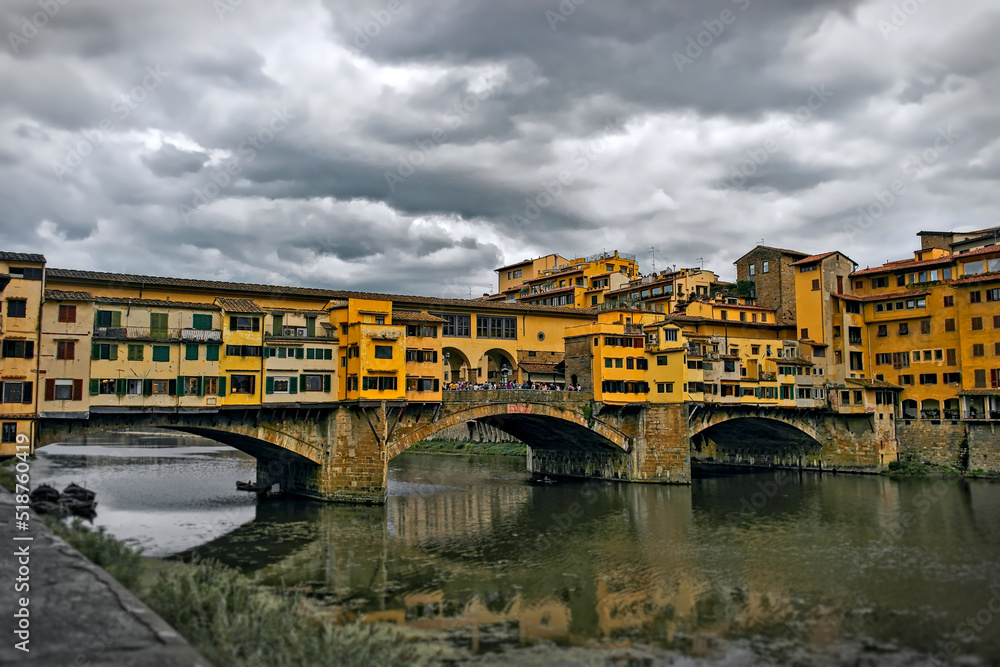 This picture shows the famous ponte vecchio bridge over the river Arno in Florence, Italy 