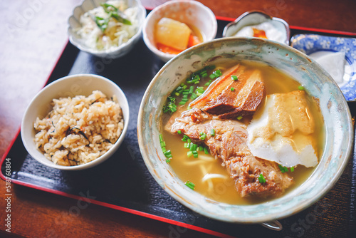 美味しい宮古そば ソーキソバとじゅーしぃのランチセット 沖縄県の離島 宮古島の食堂