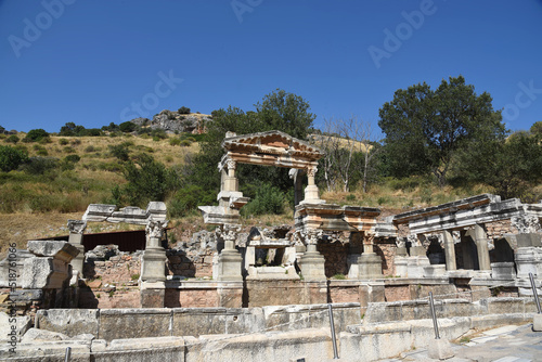 Stelen und Ruinen in Ephesus, Türkei