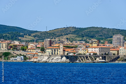 Piombino, Hafenstadt, Hafen, Altstadt, Hafen, Fähre, Fährhafen, Altstadthäuser, Toskana, Toskanischer Archipel, Meer, Sommer, Italien