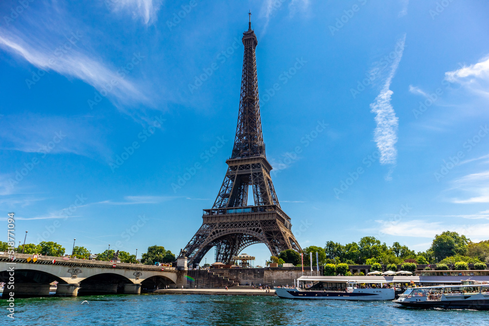 Fototapeta premium Erkundung der schönen Hauptstadt Frankreichs - Paris - Île-de-France - Frankreich