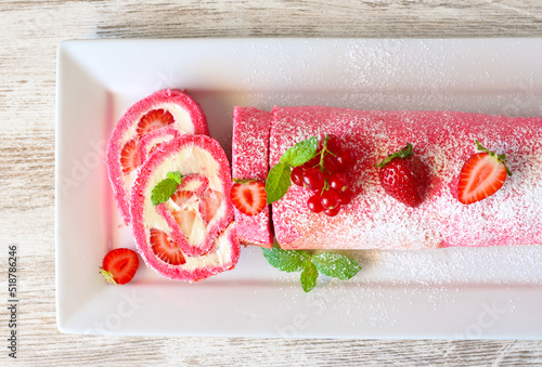 Billede på lærred Red velvet Swiss roll with cream