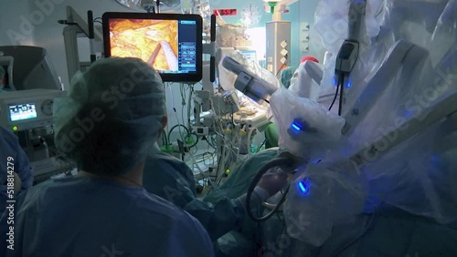 DOCTORS MONITORING ARMS FROM SURGERY MACHINE OPERATING ADIPOSE TISSUE WITHIN HUMAN BODY