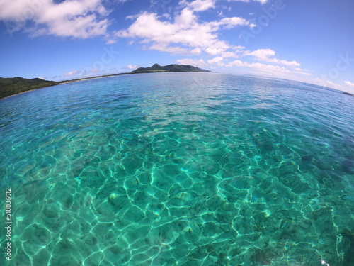 穏やかなプールみたいな海 沖縄
