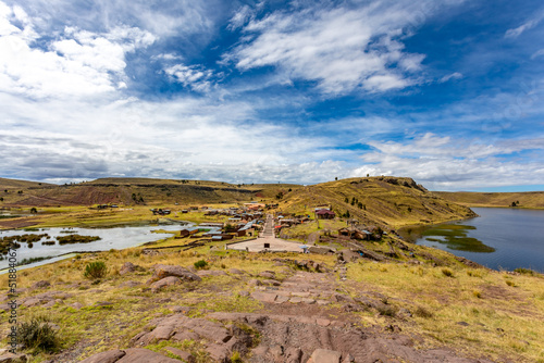 Sillustani is a funerary complex where you can see a series of impressive tombs belonging to the Colla culture