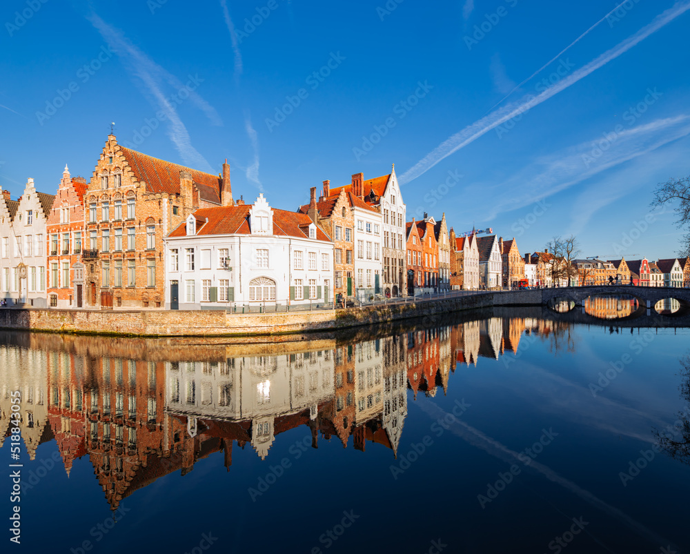 Obraz premium Traditional medieval architecture in the old town of Bruges (Brugge), Belgium
