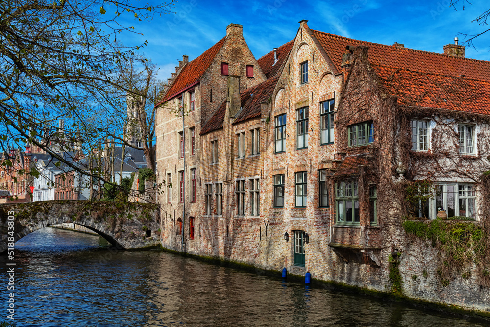 Obraz premium Traditional medieval architecture in the old town of Bruges (Brugge), Belgium