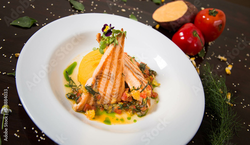 Foto Typical Peruvian dish, trout with mashed potatoes on a restaurant table