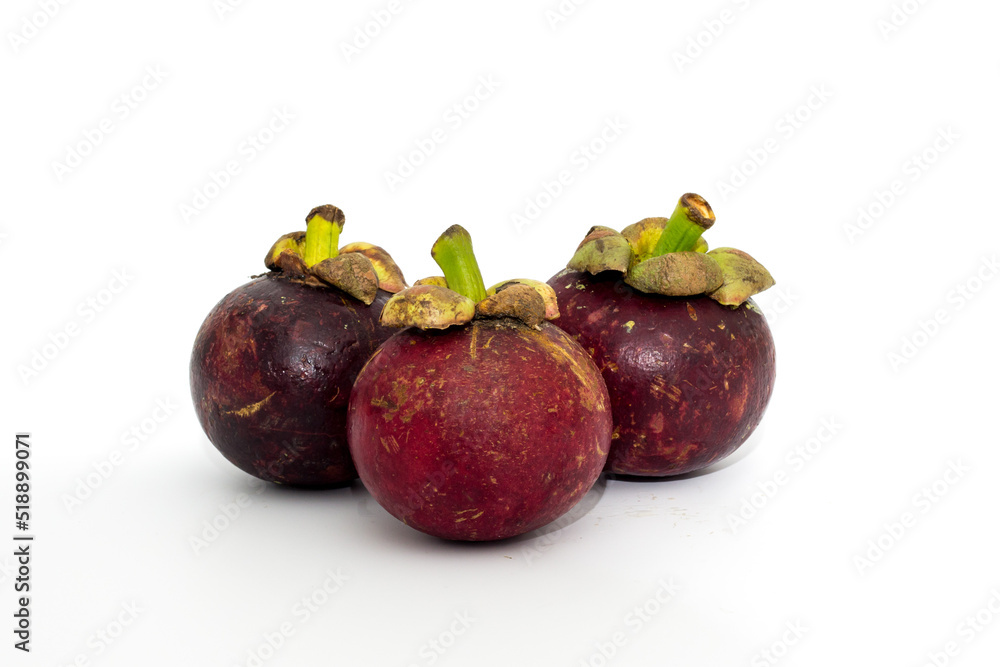 Fototapeta premium mangosteen isolated on white