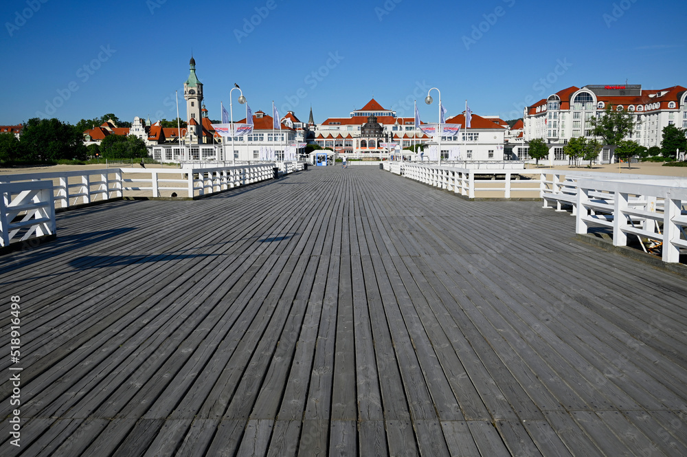 Obraz premium Longest European wooden pedestrian pier, Baltic Sea, Sopot, Tri-city, Pomerania, Poland, europe