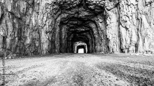 2022 03 13 Luserna rock tunnel
