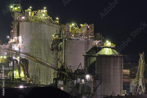 苅田町の工場夜景 photo