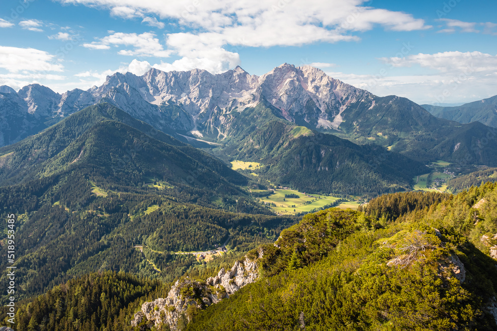 Naklejka premium Beautiful mountain view at sunny day under blue sky with sun light at summer.