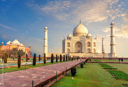 Obraz na płótnie Taj Mahal complex, India most famous Wonder of the world, sunset view w salonie
