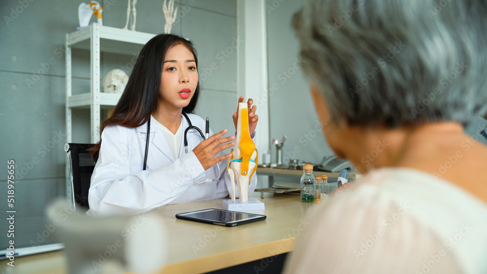 Female doctor is telling you how to take pills. and side effects for elderly female patients in the doctor's office. Elderly female patients sat intently listening to the doctor's advice. Female doctor is telling you how to take pills. and side effects for elderly female patients in the doctor's office. Elderly female patients sat intently listening to the doctor's advice.