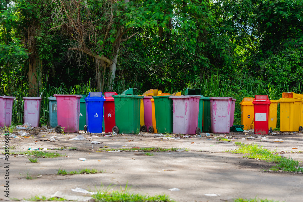 Many plastic bins were left in the garbage collection area. pollute Many plastic bins were left in the garbage collection area. pollute
