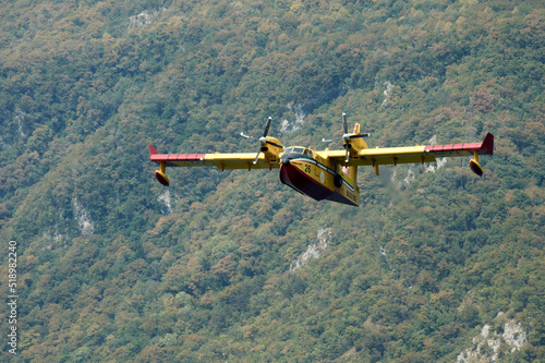 Canadair in fase di ricarica presso il lago di Cavazzo, Udine, Italia photo