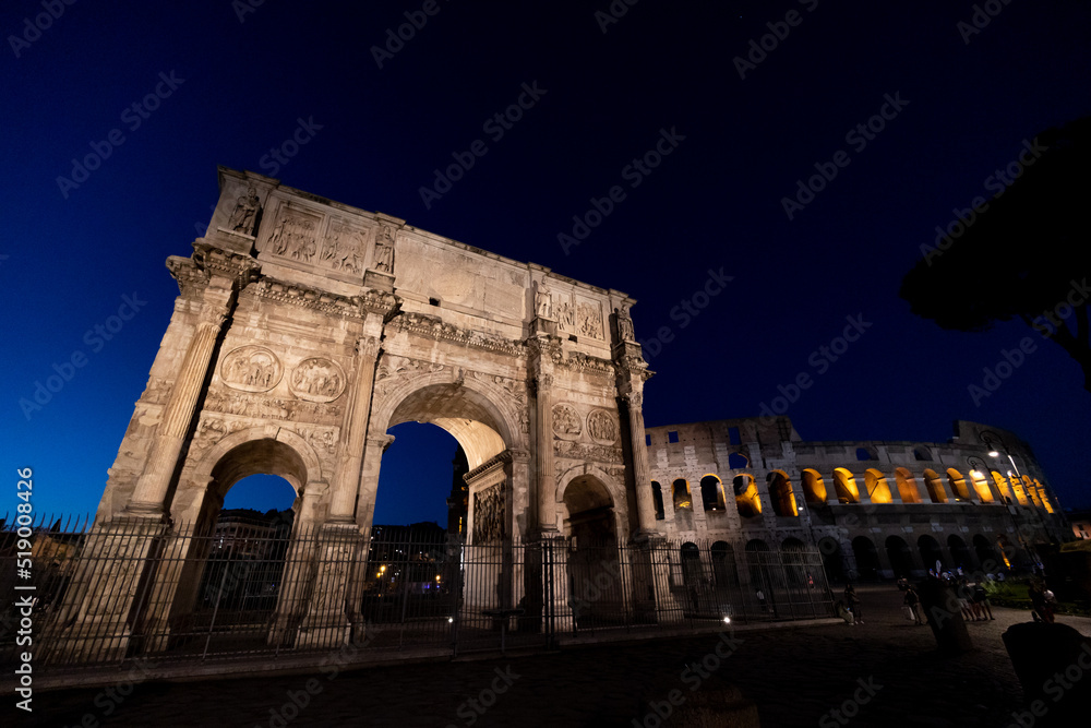 Arco e Coliseu romano