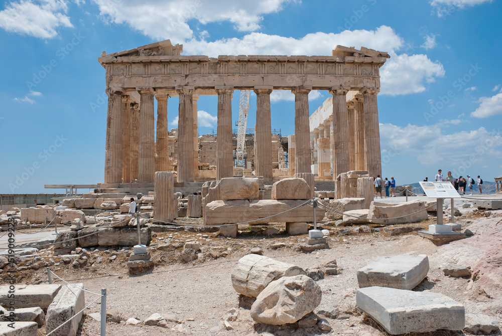 Obraz premium Athens, Greece / July 2022: The archaeological site of the Acropolis of Athens. The Parthenon