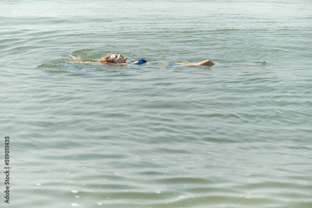 Fototapeta premium nude woman swim