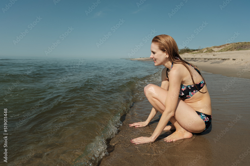 Fototapeta premium girl at sea