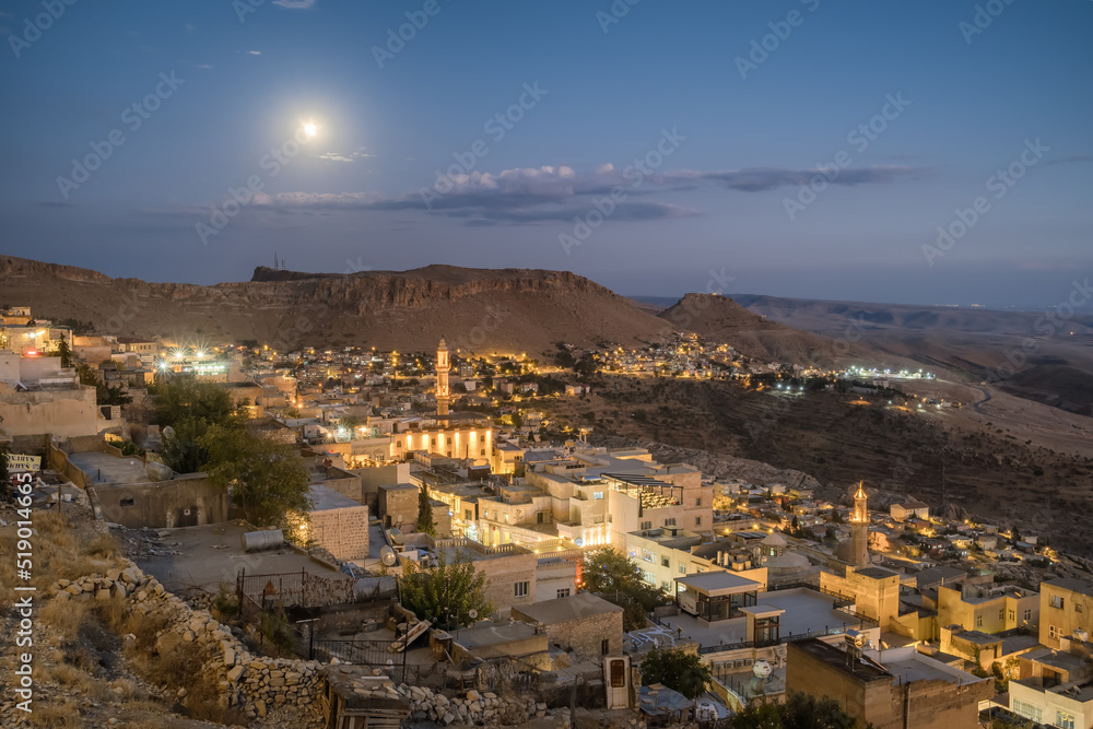 Fototapeta premium Mardin old town cityscape at twilight, Eastern Turkey