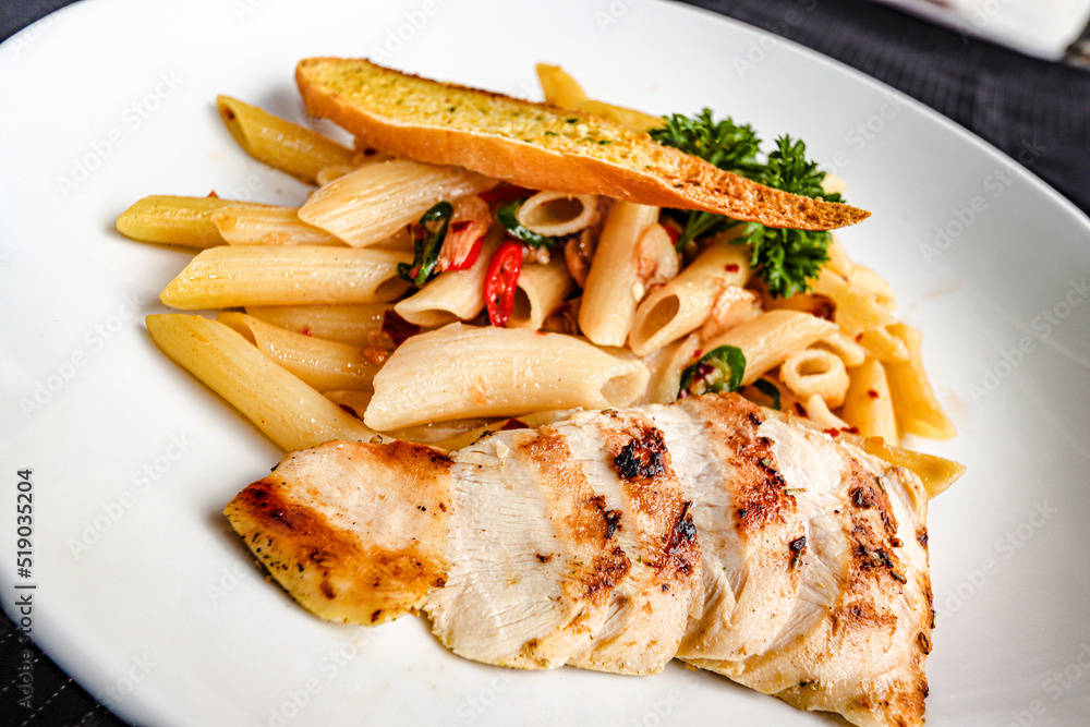 pasta agli e olio with chicken slice