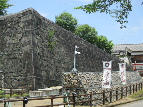 熊本地震から６年、未だ修復中の熊本城の石垣