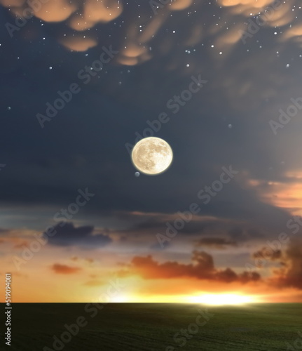 Fotografia orange dramatic sunset on wild field sun down and moon rise on starry cloudy  sk