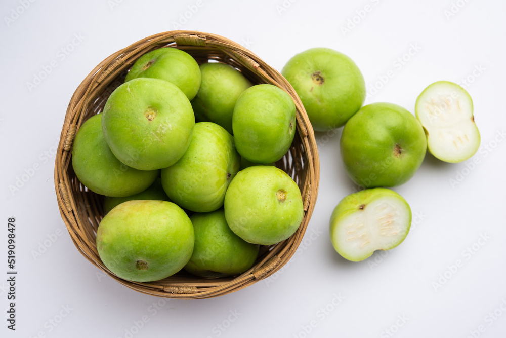 Raw Tinda, tinde also called dhemse, Apple Gourd, Baby Pumpkin, Indian Squash Round Melon. Raw Tinda, tinde also called dhemse, Apple Gourd, Baby Pumpkin, Indian Squash Round Melon.