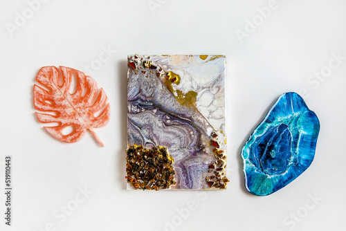 Obraz na płótnie Handmade epoxy resin products - wall panels and stands for jewelry on white background w salonie
